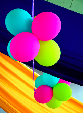 Luftballons in der Kantine der Universität der Seychellen