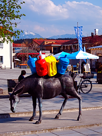 Esel-Brunnen auf dem Penzberger Stadtplatz