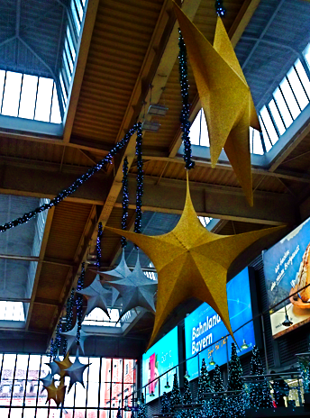 Weihnachtsdeko am Münchner Hauptbahnhof