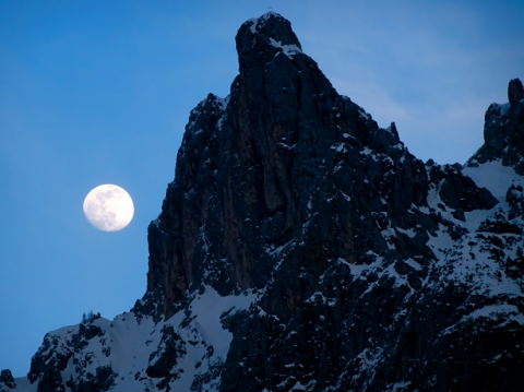 Mondaufgang an der Viererspitze des Karwendelgebirges bei Mittenwald