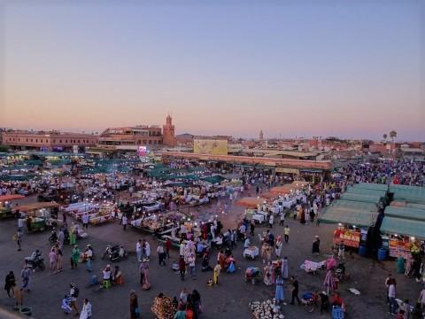 Der Djemaa el Fna, Platz der Gehängten, in Marrakesch
