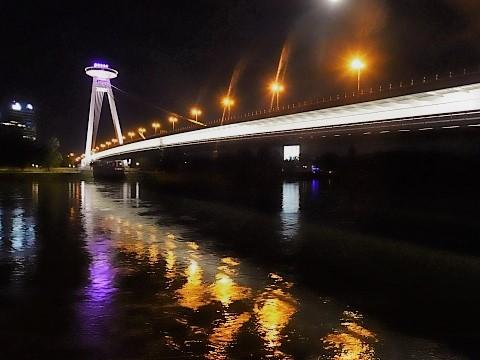 UFO auf der Brücke des Slowakischen Nationalaufstandes in Bratislava / Most SNP
