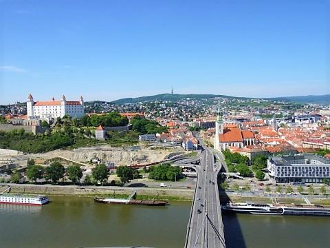 Blick auf Bratislava vom UFO