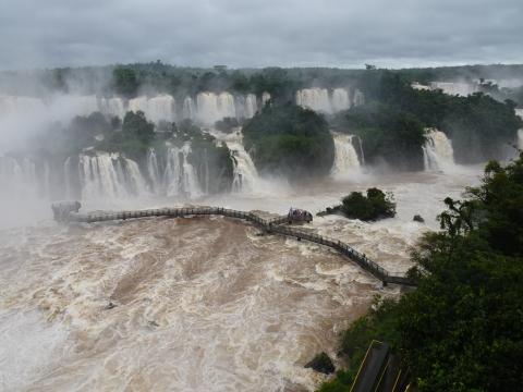 Iguazu-Fälle von der brasilianischen Seite einen Tag vorm Rekordhochwasser