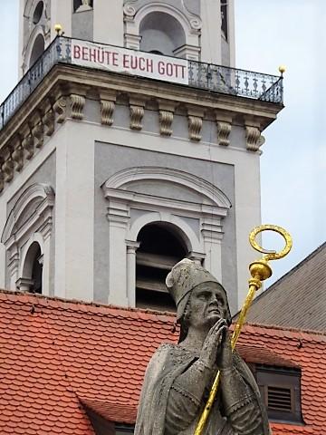 Vor der Kirche St. Georg in Freising