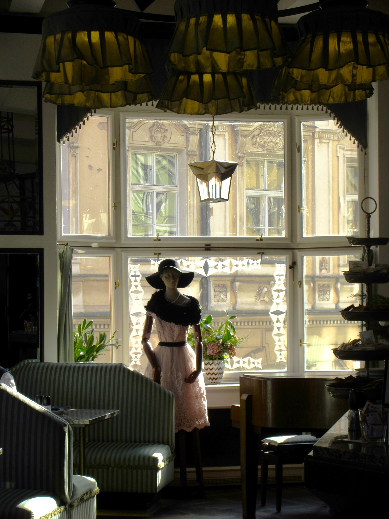 Grand Café Orient & das zweitausendsiebenhundertzweiundsiebzigste Gedicht