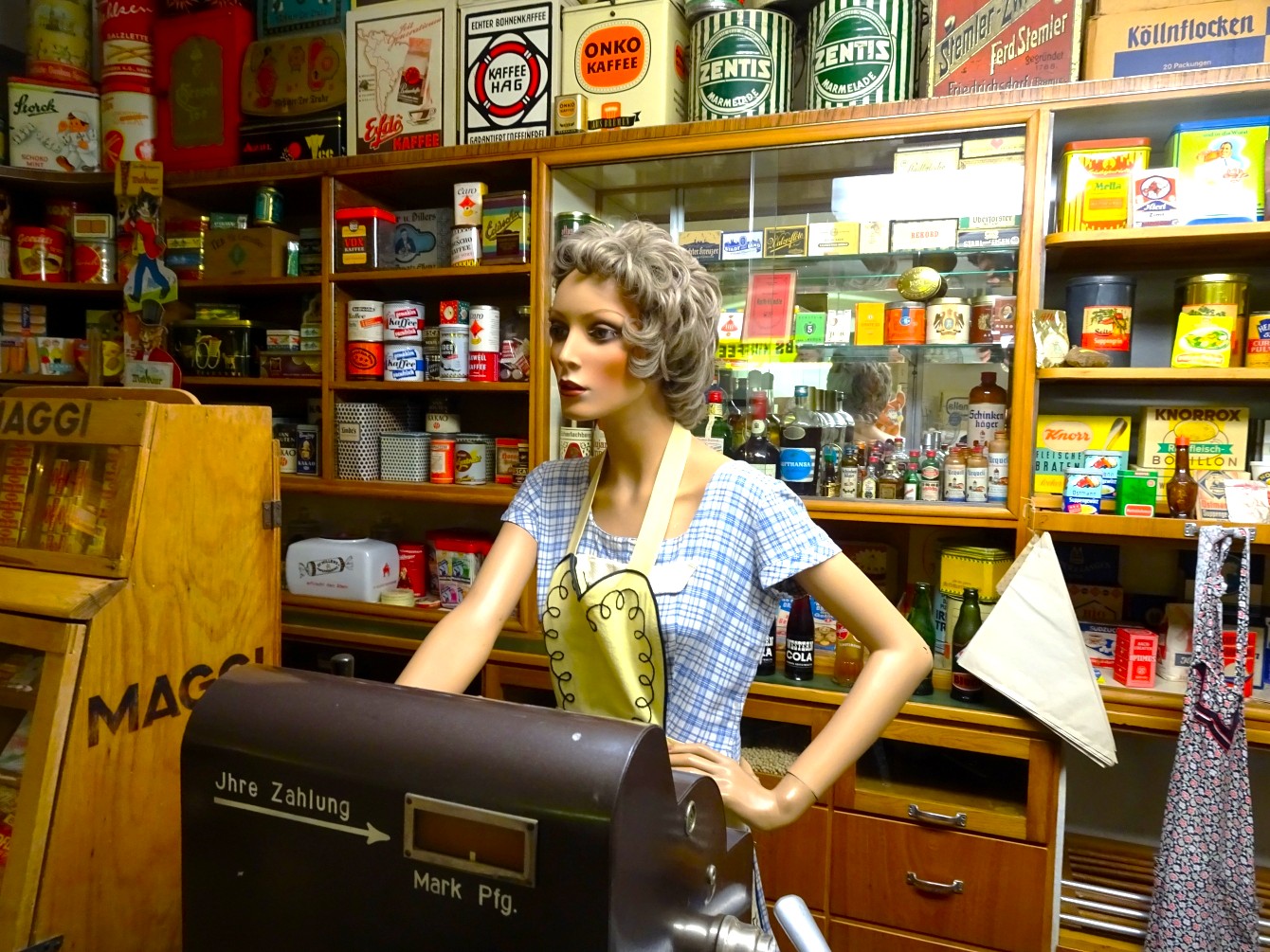 Konsum & das zweitausendsiebenhundertsechsundneunzigste Gedicht