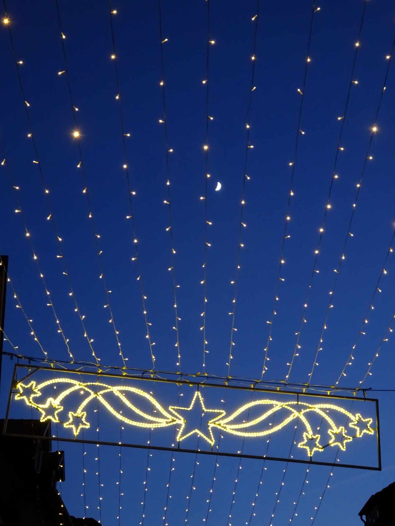 Mond und Sterne & das zweitausendsiebenhundertfünfundneunzigste Gedicht