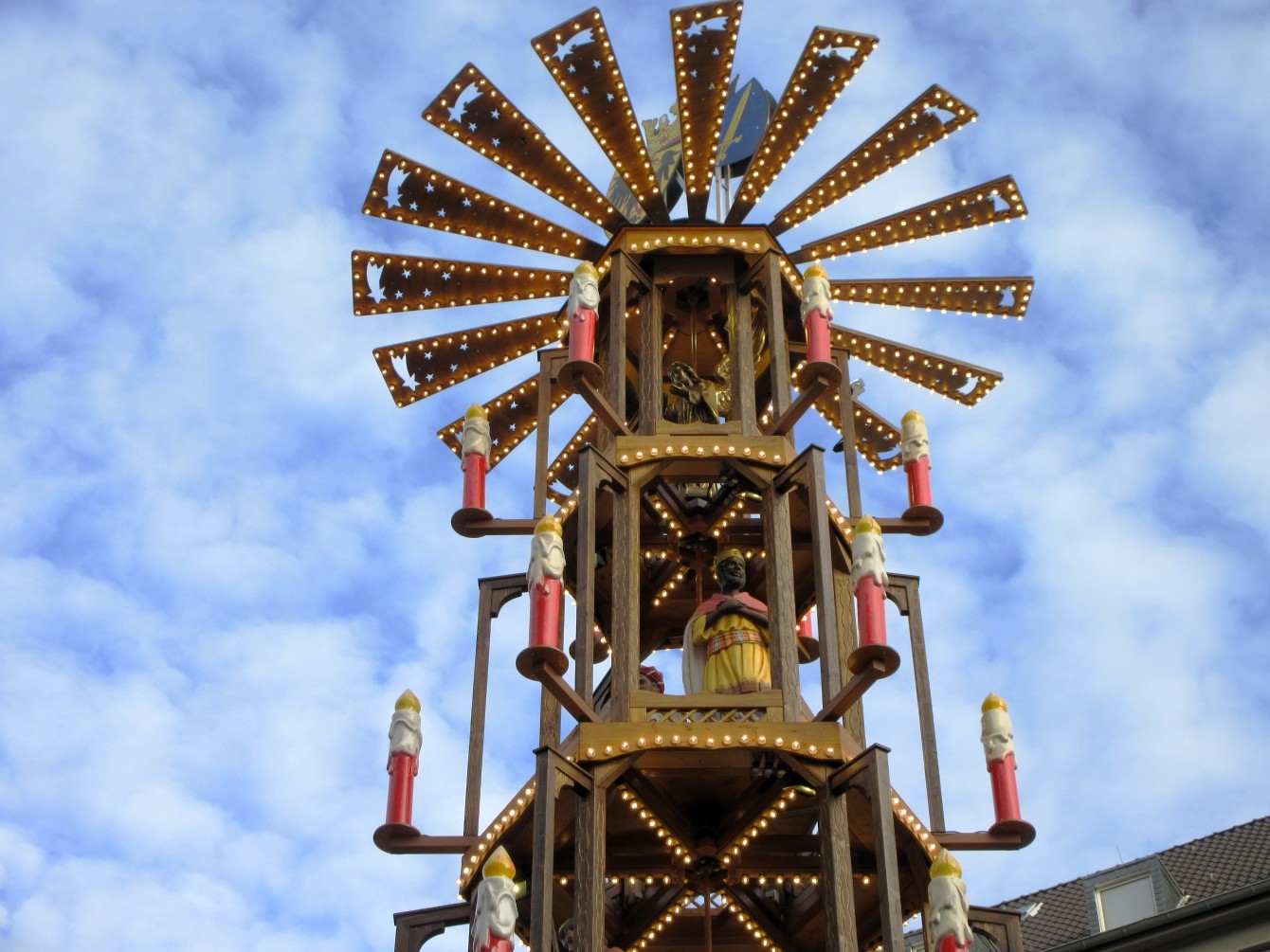 Weihnachtsmarkthimmel & das zweitausendsiebenhundertneunundsiebzigste Gedicht