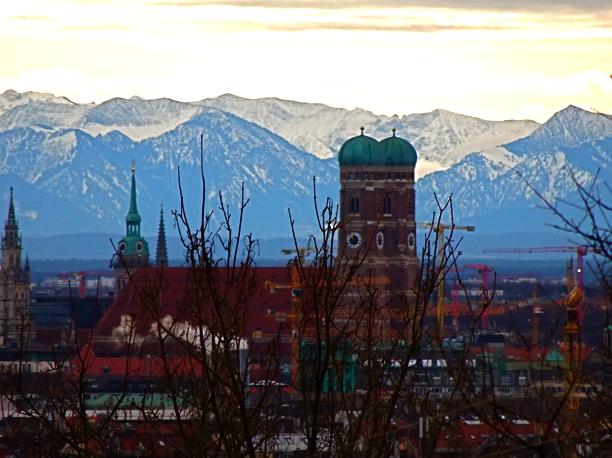 Fön-Blick auf die Frauenkirche vom Olympiaberg