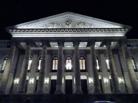 Nächtlicher Blick auf die Bayerische Staatsoper