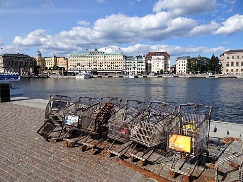 Blick auf die Hafenpromenade Strandvägen von Östermalm