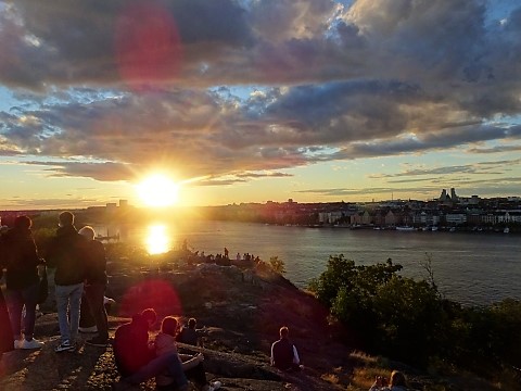Sonnenuntergang über Stockholm vom Aussichtspunkt Skinnarviksberget