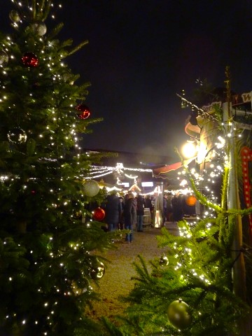 Auf dem Moosacher Hüttenzauber Weihnachtsmarkt