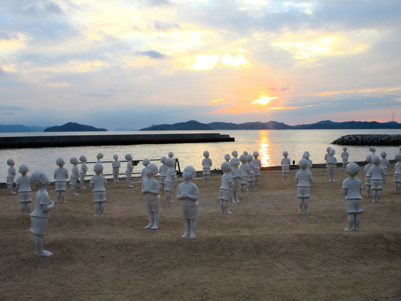 Kou Beach Teshima & das zweitausendsiebenhundertzweiundfünfzigste Gedicht