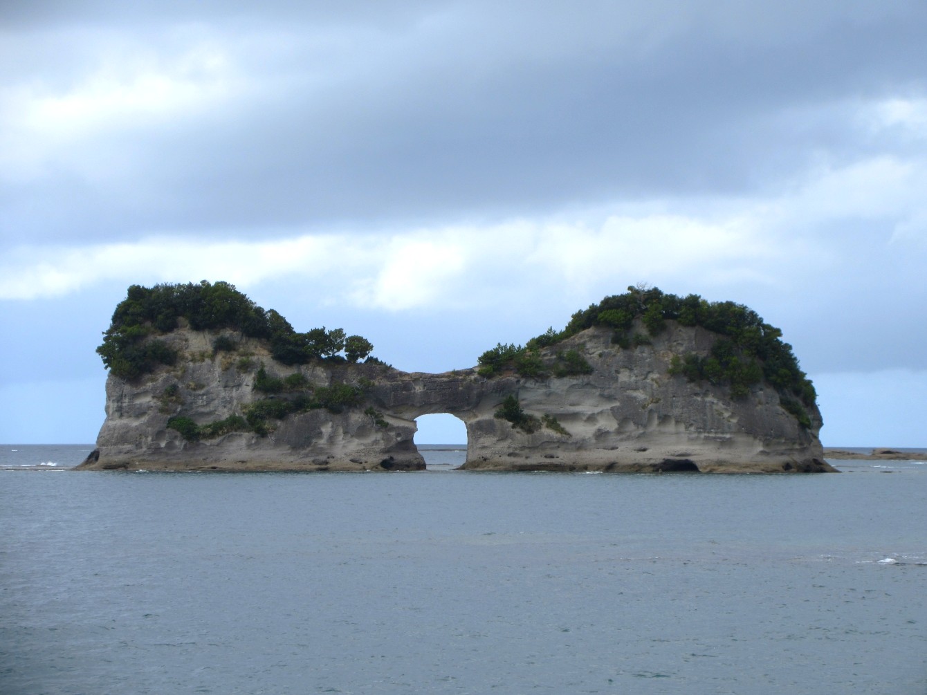Engetsu Island & das zweitausendsiebenhundertdreiundfünfzigste Gedicht