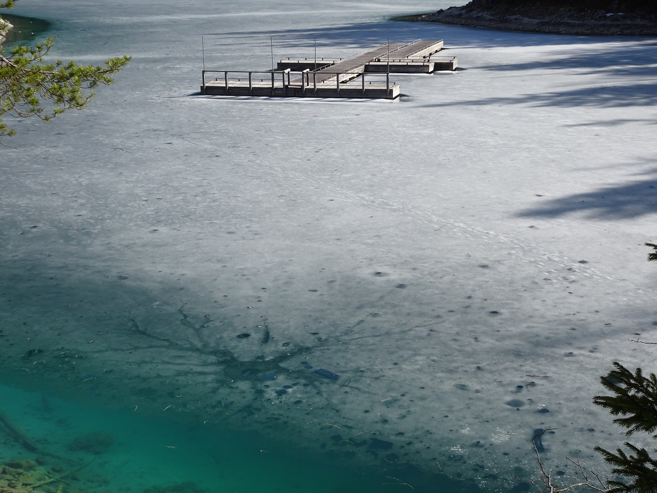 Einbruch & das zweitausendachthundertneunundvierzigste Gedicht