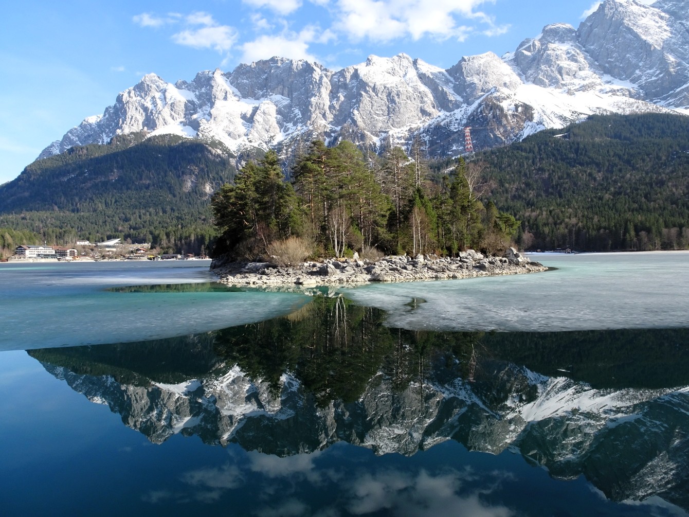 Sasseninselspiegel & das zweitausendachthundertsechsundvierzigste Gedicht