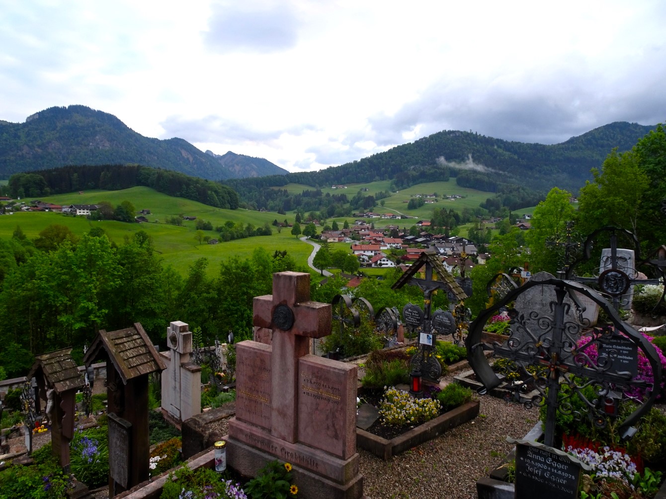 Hinterland & das zweitausendachthundertvierundneunzigste Gedicht