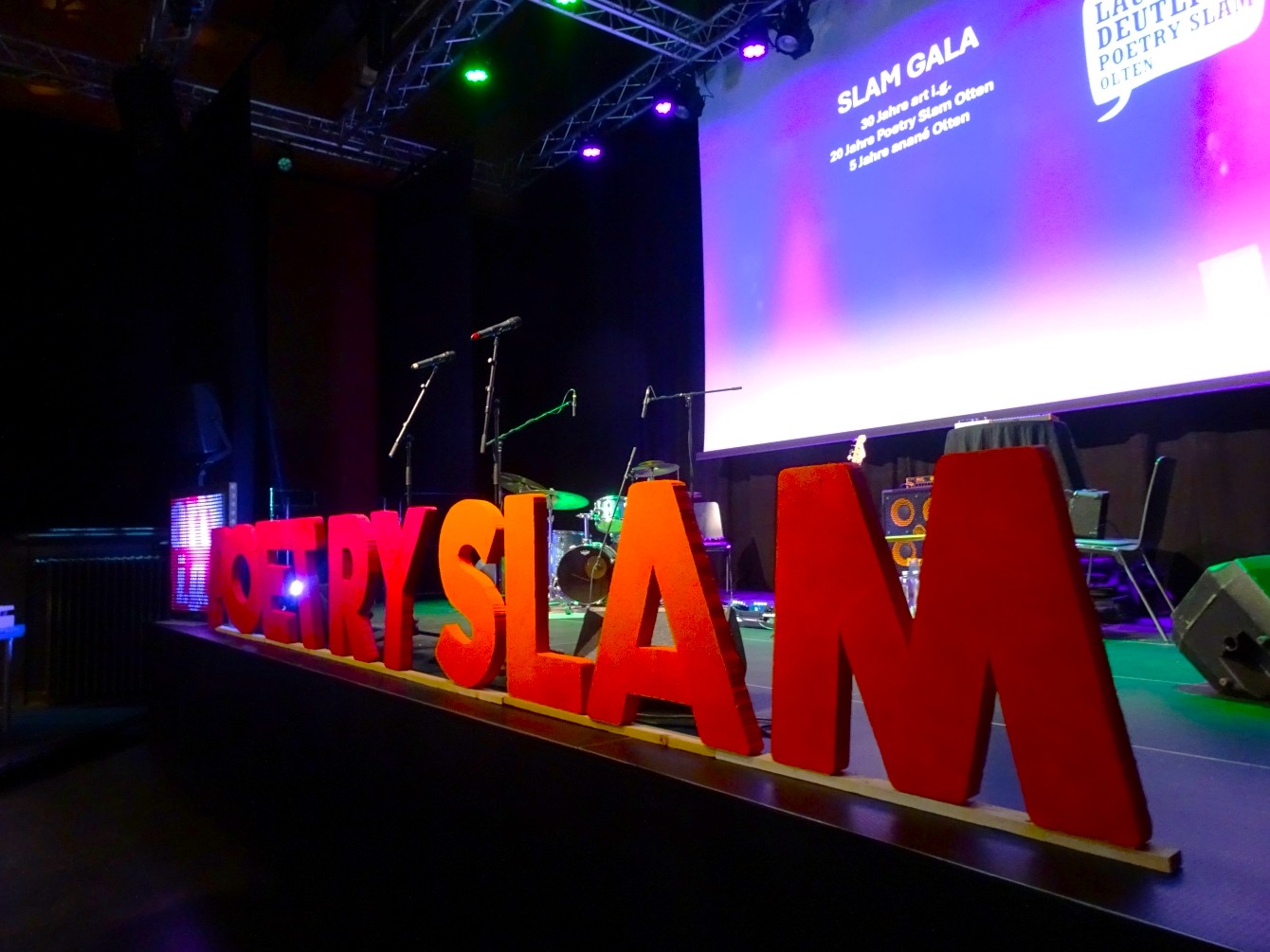 Slam Olten Jubiläum & das zweitausendachthundertneunundneunzigste Gedicht