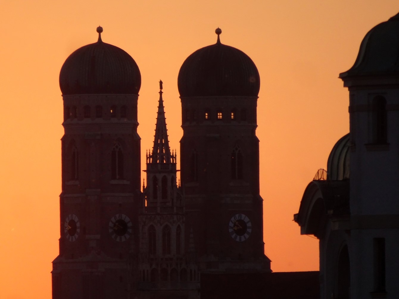Dom zu Unserer Lieben Frau & das zweitausendneunhunderteinundzwanzigste Gedicht